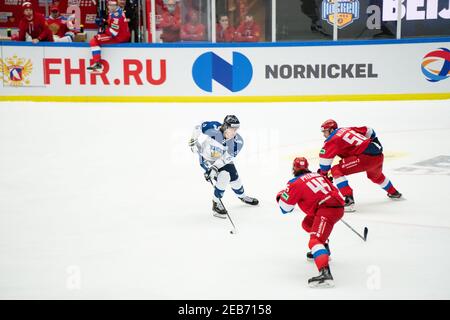 Malmoe, Schweden. Februar 2021, 11th. Tony Sund (6) von Findland gesehen in der Beijer Hockey Games 2021 Spiel zwischen Russland und Finnland in der Malmoe Arena in Malmoe. (Foto Kredit: Gonzales Foto/Alamy Live News Stockfoto