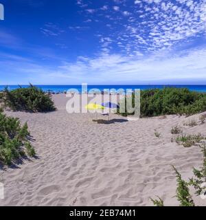 Der Strand Torre San Giovanni ist einer der längsten und attraktivsten unter denen im Süden des Salento in Apulien, Italien. Stockfoto