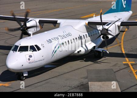 CHRISTCHURCH, NEUSEELAND - 18. MÄRZ 2009: Air New Zealand ATR 72 am Flughafen Christchurch, Neuseeland. Ab 2013 hat ATR 206 Bestellungen für ATR 72 airc Stockfoto
