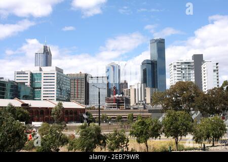 Die Skyline von Melbourne von den Docklands aus gesehen. Schöne moderne Stadt in Australien. Stockfoto