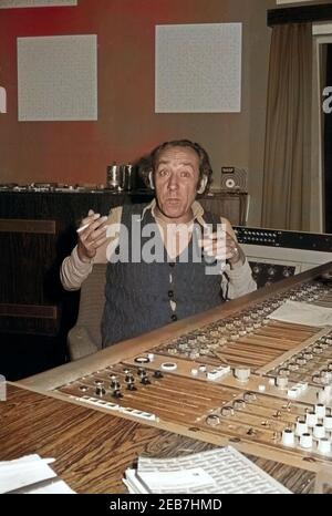 Der Deutsche Schauspieler Dieter Hallervorden, 1970er Jahre Deutschland. Deutscher Schauspieler Dieter Hallervorden, Deutschland der 1970er Jahre. 24x36Neg708 Stockfoto