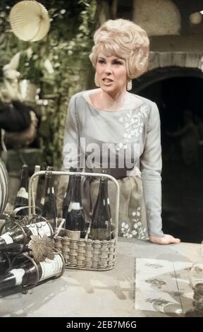 Fröhliche Weinrunde, sterben Unterhaltungsshow, Deutschland 1966, Regie: Fred Kraus, Monia: Margit Schramm als Wirtin, Stockfoto