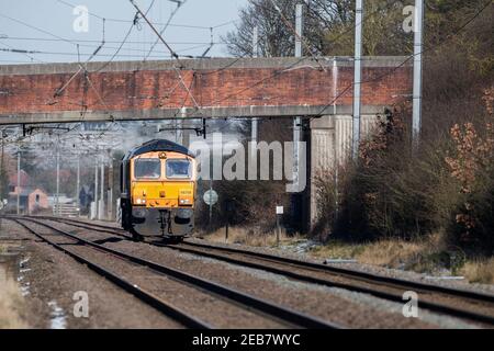 Typ 66 Diesel elektrische Lokomotive auf der East Coast Mainline. Stockfoto