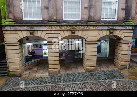 Chester; Großbritannien: 29. Jan 2021: Die Skipton Building Society hat eine Zweigstelle an der Northgate Street. Stockfoto