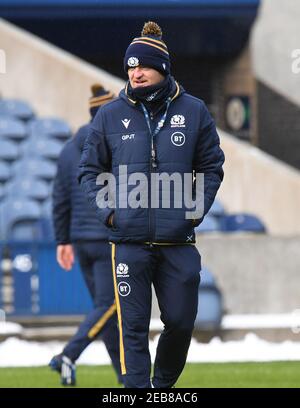 BT Murrayfield Stadium, Edinburgh.Schottland UK,12th Feb 21. Schottland Rugby Squad Trainingseinheit für das Guinness Six Nations Spiel gegen Wales Schottland Cheftrainer Gregor Townsend in einer selbstbewussten Stimmung . Kredit: eric mccowat/Alamy Live Nachrichten Stockfoto