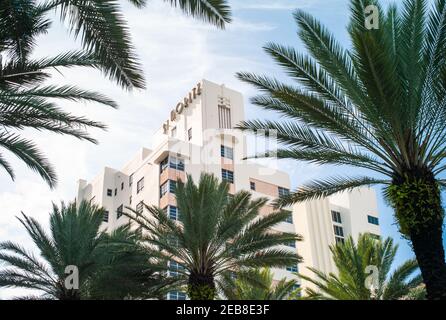 Miami Beach, Florida, USA - Juli 7 2012: St. Moritz Tower Highrise, Heimat des Loews Miami Beach Hotel, im historischen Art Deco Viertel gelegen Stockfoto