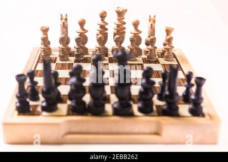 Chees Holz in weißem Hintergrund Stockfoto