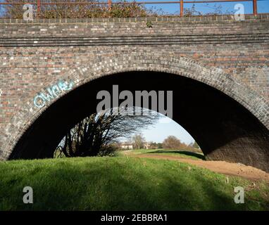 Fledborough Viaduct, River Trent, verlassene Eisenbahn, Viaduct, Graffiti-Brücke, ehemalige Eisenbahn, Viaduct, Teil des nationalen Radweges, West Side. Stockfoto