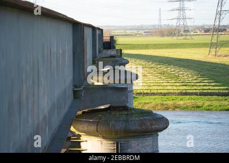 Fledborough Viaduct, River Trent, verlassene Eisenbahn, Viaduct, Graffiti-Brücke, ehemalige Eisenbahn, Viaduct, Teil des nationalen Radweges, West Side. Stockfoto