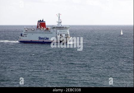 VARBERG, SCHWEDEN- 7. JULI 2010: Stena Lines Schiff M / S Stena Nautica, das zwischen Varberg (Schweden)-Grenå (Dänemark) auf dem Kattegatmeer läuft. Stockfoto