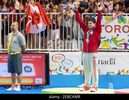 Toronto Panam Games 2015: Medaillenzeremonie für die Horizontale Bar in Gymnastik künstlerischen Männern. Erster Platz Jossimar Calvo Moreno aus Kolumbien, zweiter platz in der pla Stockfoto