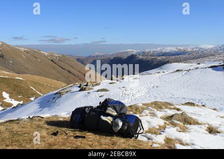 Angle Tarn ist ein tarn im Norden von Bowfell wild camping. Winterzeit. Der Nationalpark Seengebiet. Cumbria. England. VEREINIGTES KÖNIGREICH Stockfoto