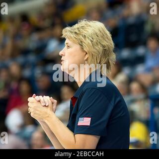 Toronto 2015 Pan am oder Pan American Games, Frauen Basketball: Coach Lisa Bluder, die während des Spiels Anleitung für die US-Mannschaft Stockfoto