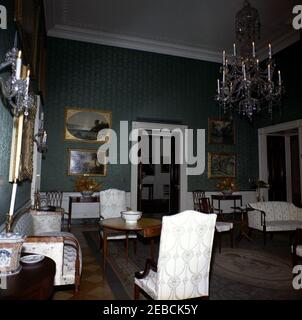 Mittagessen zu Ehren von Sylvanus Olympio, Präsident von Togo, 1:00pm Uhr. Blick auf den Grünen Raum, mit Blumenarrangements für ein Mittagessen zu Ehren des Präsidenten von Togo, Sylvanus Olympio. White House, Washington, D.C. Stockfoto