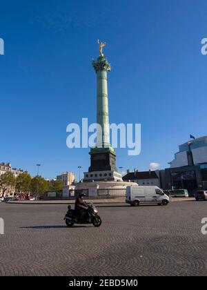 Colonne de Juillet, Paris. Die Julitäule am Place de la Bastille ist ein Denkmal für die Revolution von 1830. Stockfoto