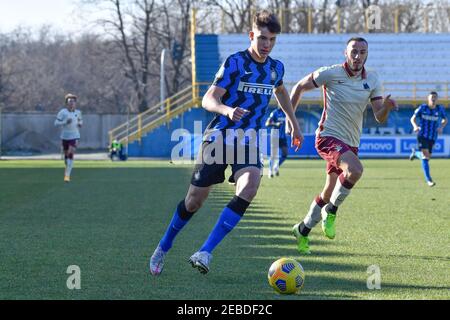 Mailand, Italien. 11th, Februar 2021. Cesare Casadei (8) von Inter U-19 gesehen während der Campionato Primavera 1 Spiel zwischen Inter und Roma im Suning Youth Development Center, Mailand. (Foto: Gonzales Photo – Tommaso Fimiano). Stockfoto