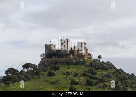 Ein Blick auf die mittelalterliche Burg in Almodovar del Rio Stockfoto