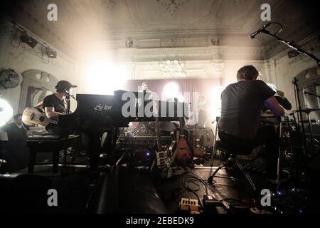 Patrick Watson live auf der Bühne in der Bush Hall in London Stockfoto