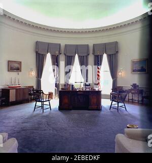 White House Zimmer: Oval Office, Cross Hall, East Room, China Room, Vermeil Room, Monroe (Vertrag) Zimmer, Red Room, State Dining Room, Bibliothek. Oval Office, White House, Washington, D.C. Stockfoto