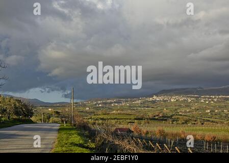 Panoramablick auf die Altstadt von Guardia Sanframondi in der Provinz Benevento, Italien. Stockfoto