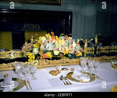 Abendessen zu Ehren von Habib Bourguiba, Sr., Präsident von Tunesien, 8:00pm Uhr. Tischgestaltung und Blumenarrangement zum Abendessen zu Ehren von Habib Bourguiba, Sr., Präsident von Tunesien. State Dining Room, White House, Washington, D.C. Stockfoto