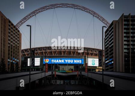 Thank you NHS Digital-Schild wird auf der Seite des Wembley-Stadion, ein Ort, der wegen der Coronavirus-Pandemie geschlossen ist, und unwahrscheinlich, bald wieder zu öffnen, es sei denn, Regierungsrichtlinien ändern, Wembley, London angezeigt. Bilddatum: Montag, 22nd. Juni 2020. Bildnachweis sollte lauten: David Jensen Stockfoto