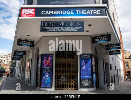 Das Cambridge Theatre, die Heimat von Roald Dahls Matilda, die wegen der Covid-19 Pandemie geschlossen ist, und wahrscheinlich bald eröffnet wird, es sei denn, die Regierungsrichtlinien ändern sich, Seven Dials, London. Stockfoto