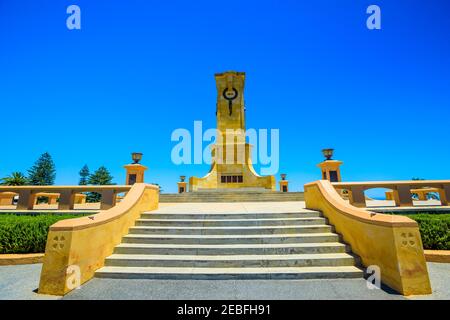 Fremantle, Australien - 4. Jan 2018: Treppen zum Obelisk des Fremantle war Memorial am Monument Hill mit Blick auf Fremantle Harbour in Perth, Western Stockfoto