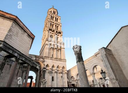 Split-Kroatien, Augut,24. 2019: Der Diokletianpalast ist ein alter Gebäudekomplex, der als Altersheim für den römischen Kaiser genutzt wurde. Stockfoto