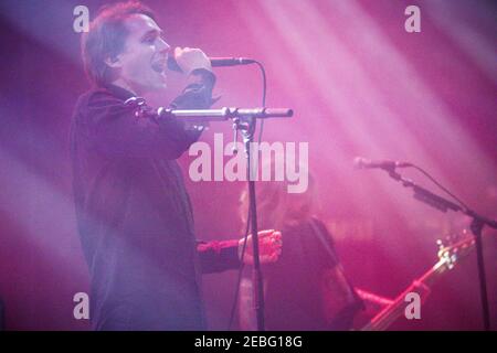 Jonas Bjerre, Leadsänger der dänischen Rockband Mew, im Roundhouse in London Stockfoto