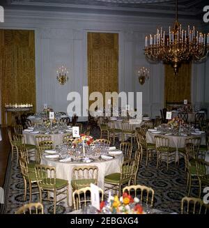 Abendessen zu Ehren der Nobelpreisträger, 8:00pm Uhr. Blick auf die Tische, die für ein Abendessen zu Ehren der Nobelpreisträger aus der westlichen Hemisphäre eingerichtet sind. State Dining Room, White House, Washington, D.C. Stockfoto