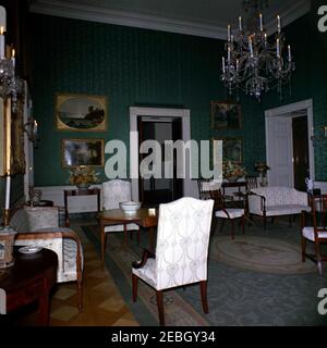 Abendessen zu Ehren der Nobelpreisträger, 8:00pm Uhr. Blick auf Blumenarrangements im Grünen Raum des Weißen Hauses, Washington, D.C., eingerichtet für ein Abendessen zu Ehren der Nobelpreisträger der westlichen Hemisphäre. Stockfoto