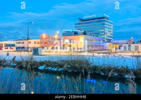 Gumpoldskirchen: Novomatic Hauptsitz, Wiener Neustädter Kanal (Wiener Neustädter Kanal) in Wienerwald, Wienerwald, Niederösterreich, Niederösterreich, Niederösterreich, Stockfoto