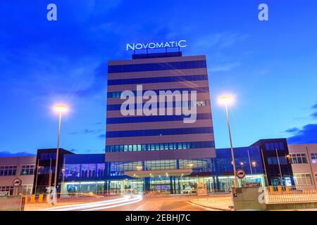 Gumpoldskirchen: Novomatic Hauptsitz in Wienerwald, Wienerwald, Niederösterreich, Niederösterreich, Österreich Stockfoto