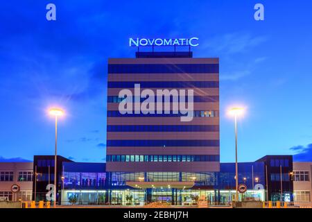 Gumpoldskirchen: Novomatic Hauptsitz in Wienerwald, Wienerwald, Niederösterreich, Niederösterreich, Österreich Stockfoto
