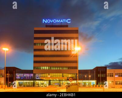 Gumpoldskirchen: Novomatic Hauptsitz in Wienerwald, Wienerwald, Niederösterreich, Niederösterreich, Österreich Stockfoto