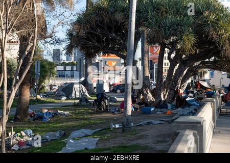 Los Angeles, CA USA - 10. Januar 2021: Obdachlosenlager im MacArthur Park in Downtown Los Angeles Stockfoto