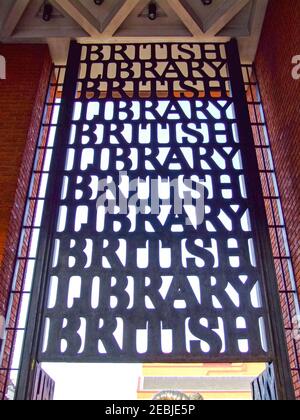 London, Großbritannien - 15. Februar 2007: Bronzeskulptur in der British Library in London, Großbritannien. Stockfoto