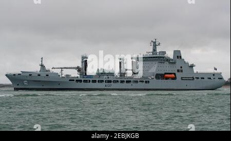 An das neue Royal Fleet Auxiliary (Tide Klasse) Auffüllung Tanker, RFA Tiderace, Portsmouth, UK am 6. Dezember 2018 nach dem ersten Besuch. Stockfoto