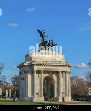 London, Großbritannien - 21. Februar 2007: Wellington Arch im Hyde Park Corner in London, Großbritannien. Stockfoto