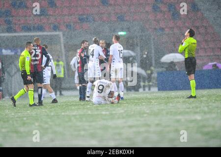 Bologna, Italien. 12th Feb, 2021. Ende der Matrch während Bologna FC vs Benevento Calcio, Italienische Fußballserie EIN Spiel in Bologna, Italien, Februar 12 2021 Kredit: Unabhängige Fotoagentur/Alamy Live News Stockfoto