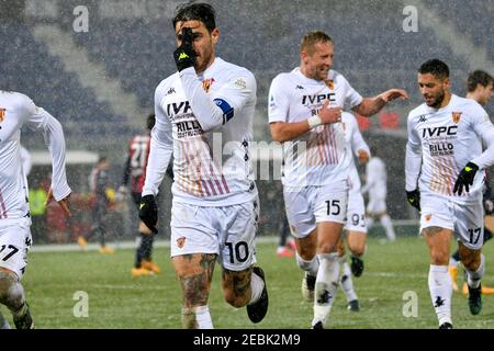 Bologna, Italien. Februar 2021, 12th. 2/12/2021 - Nicolas Viola (Benevento Calcio) feiert nach Scoring das 1-1 Tor während Bologna FC gegen Benevento Calcio, italienische Fußballserie A Spiel in Bologna, Italien, Februar 12 2021 (Foto von IPA/Sipa USA) Kredit: SIPA USA/Alamy Live News Stockfoto