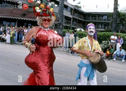 Teilnehmer an der jährlichen Sommersonnenwende Parade in Santa Barbara, CA Stockfoto