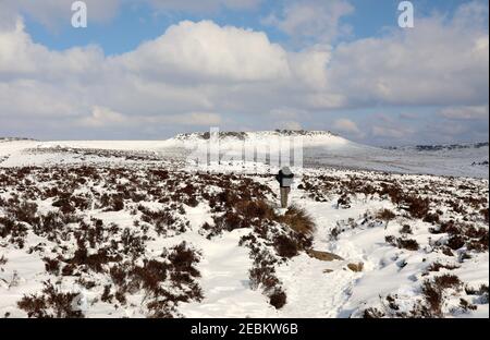 Winterwanderung zum Higger Tor in den Dark Peak Moorlands Stockfoto