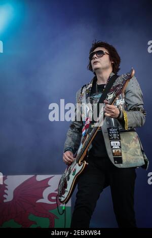 Nicky Wire von den Manic Street Preachers live auf der Bühne bei der Ausgabe 10th (2015) des Latitude Festival in Southwold, Suffolk Stockfoto