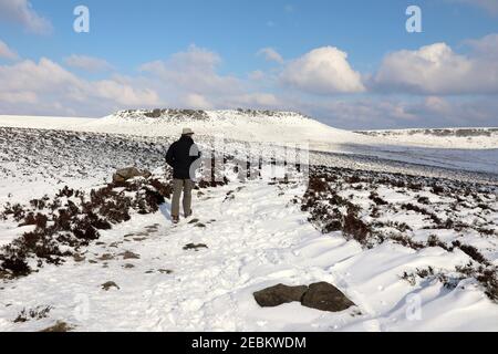 Winterwanderung zum Higger Tor in den Dark Peak Moorlands Stockfoto