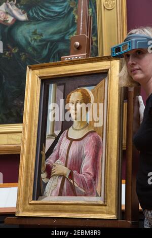 Sandro Botticellis Porträt einer Dame, bekannt als Smeralda Bandinelli (c,1470-5), nach einem großen wissenschaftlichen Untersuchungs- und Restaurierungsprojekt. Der Stockfoto