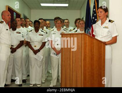 NSA Bahrain widmet Kylan Jones-Huffman Library Stockfoto