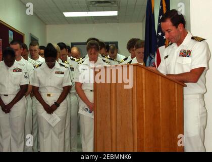 NSA Bahrain widmet Kylan Jones-Huffman Library Stockfoto