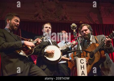 Bluegrass Band Chatham County Line live auf der Bühne in der Bush Hall in London (l-r: John Teer, Chandler holt, Greg Readling, Dave Wilson) Stockfoto